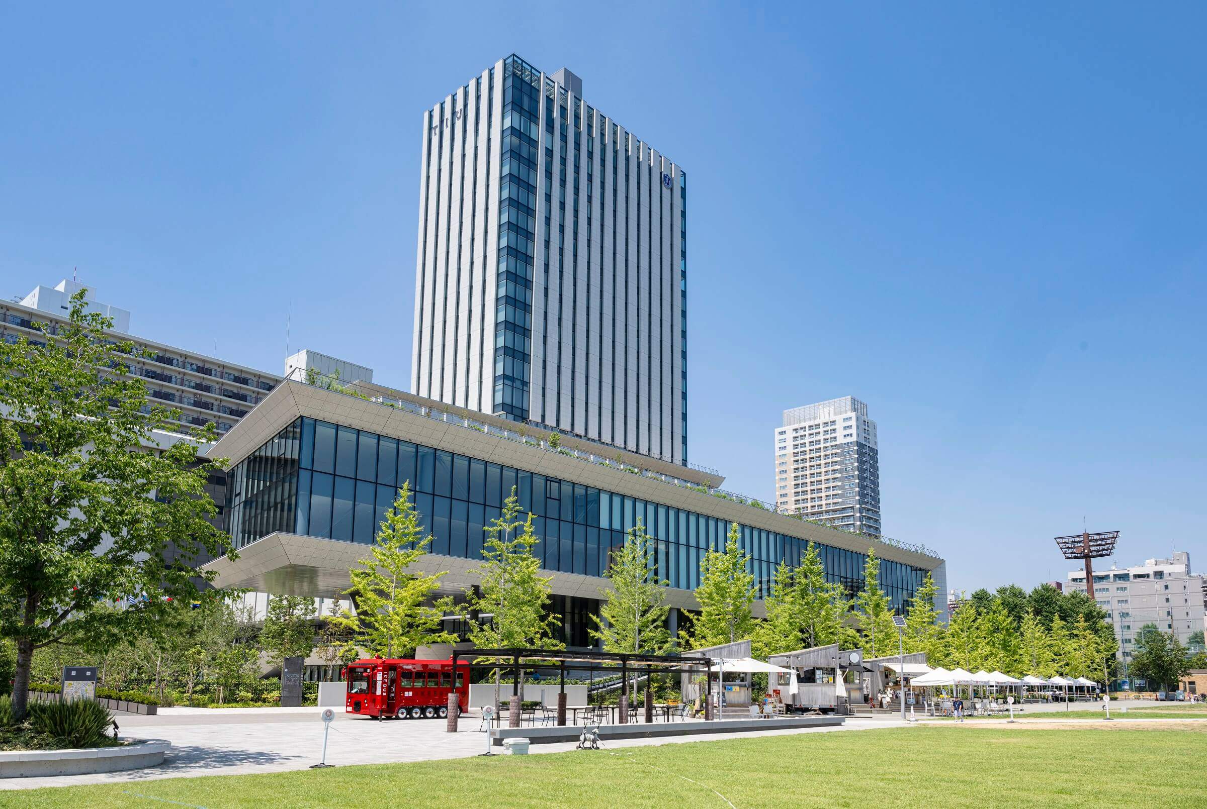 Photo of the Ikebukuro Campus from the Ike-sun Park side