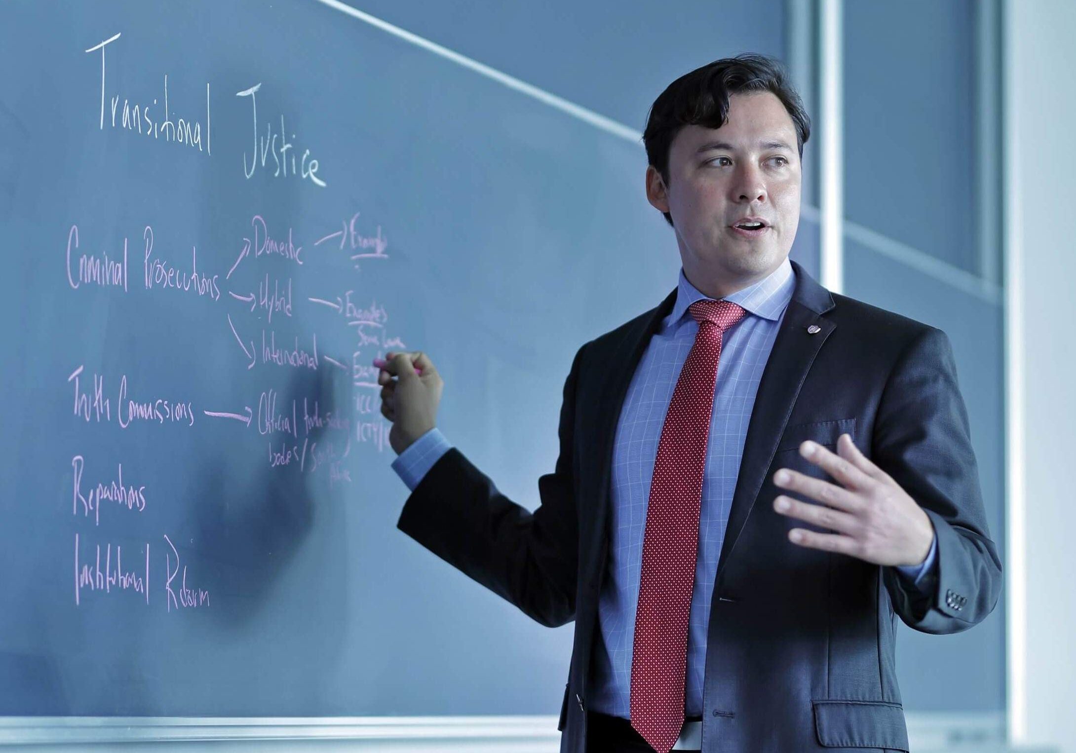 Photo of the IR major professor, Lamont-sensei