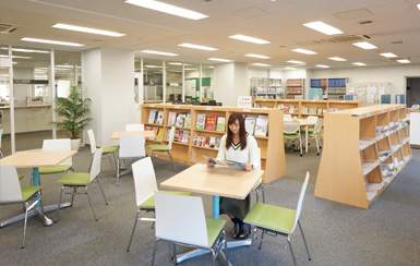 Student lounge located in the Quest Center. Students can use this lounge to study, consult with career center staff and conduct research about job-hunting.