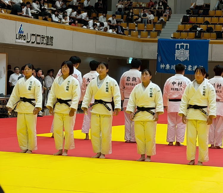 試合に臨む選手たち