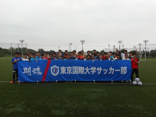 サッカー サッカー部 霞会 同窓会 からの応援横断幕贈呈式 ニュース サッカー部 東京国際大学